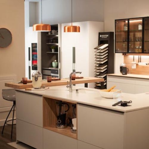 Vista de isla de cocina blanca