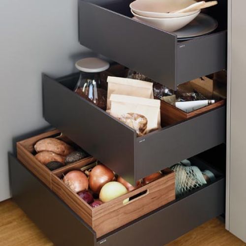 Ejemplo de armarios de cajones todos abiertos